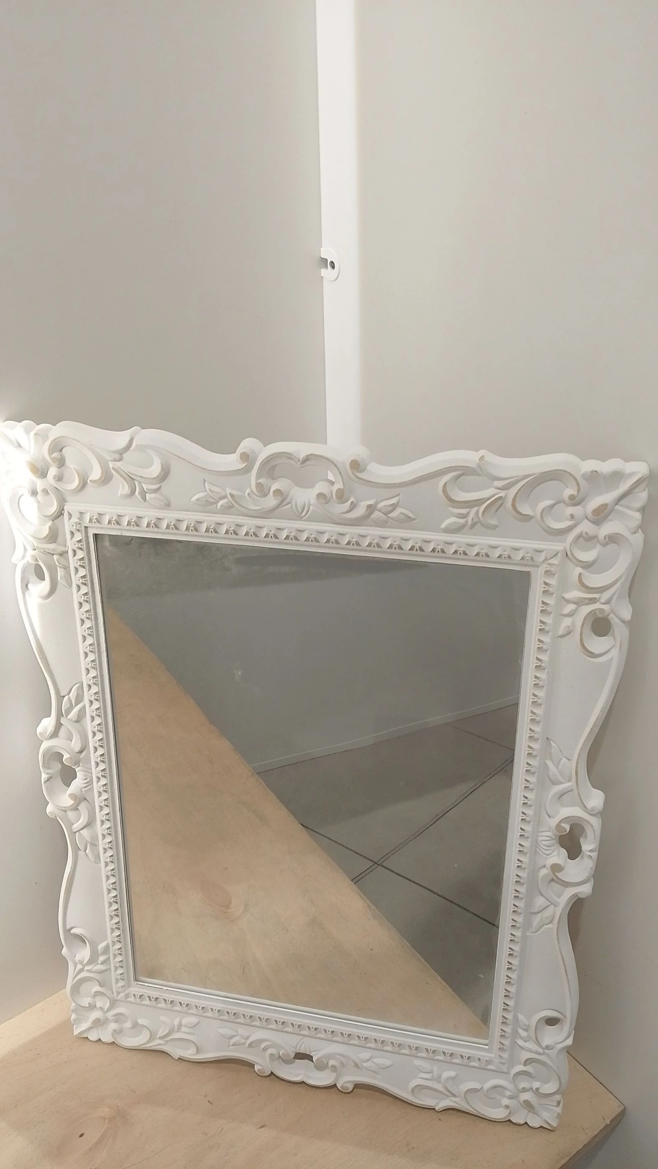 White mirror – photo 2
